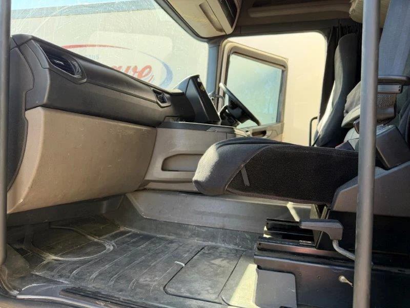 2021 Sacnia R460 6x4 Truck Tractor inside