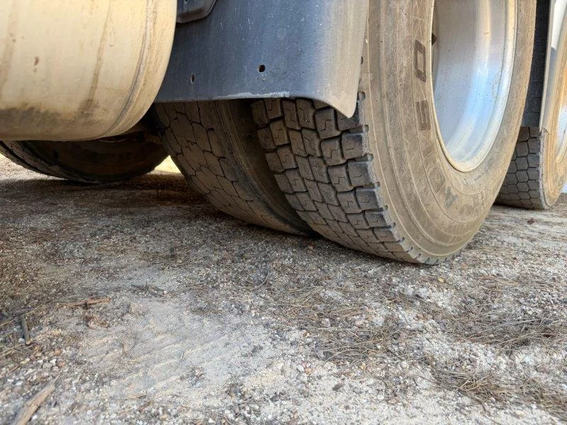 2021 Sacnia R460 6x4 Truck Tractor tyre