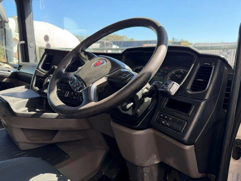 2021 Sacnia R460 6x4 Truck Tractor steering wheel