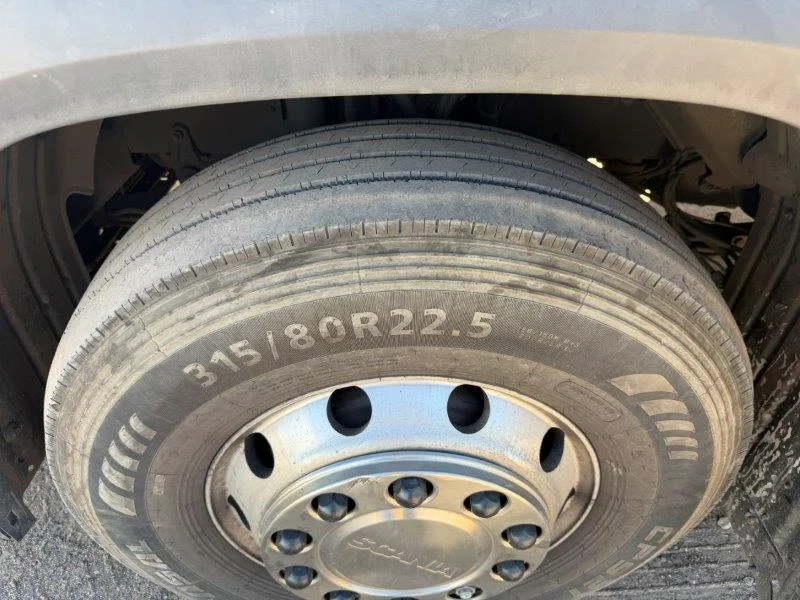 2021 Sacnia R460 6x4 Truck Tractor tyre